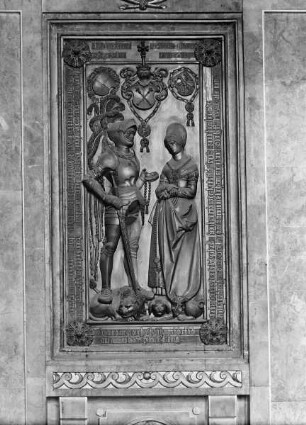 Grabplatte für Graf Eitelfriedrich II. von Hohenzollern (gestorben 1512) und seiner Gemahlin Magdalena von Brandenbruch (gestorben 1496)