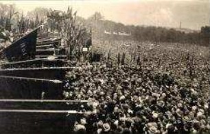 Das 3. Reichstreffen des Roten Frontkämpferbundes im Berliner Schillerpark