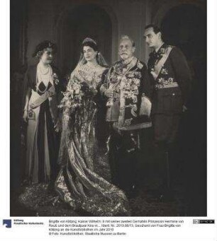 Kaiser Wilhelm. II mit seiner zweiten Gemahlin Prinzessin Hermine von Reuß und dem Brautpaar Kira von Russland und Louis Ferdinand von Preußen