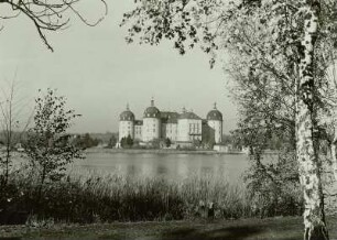 Schloss Moritzburg : Schloss Moritzburg, Ansicht über den Schlossteich von Südosten