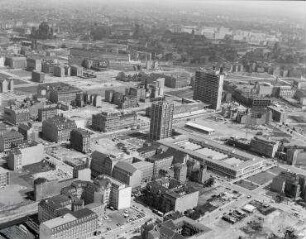 Luftaufnahme, Blick von Süd-Westen auf den Axel-Springer-Verlag und das GSW-Hochhaus. Berlin-Kreuzberg, Rudi-Dutschke-Straße, Charlottenstraße