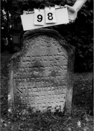 Grabstein 98