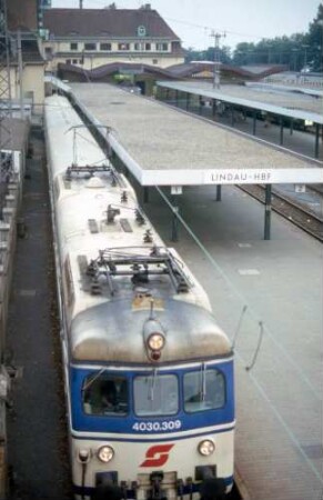 Lindau ÖBB elTw 430 309 Bahnsteig Bahnsteigüberdachung