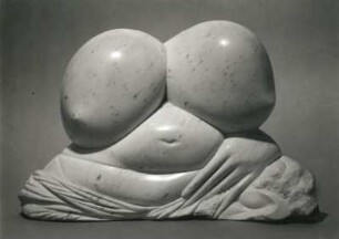 Makolies, Peter: Judith und Holofernes II. 1983. Marmor; Länge 55 cm. Privatbesitz. Katalog: Peter Makolies. Stendal, 1989, Nr. 115