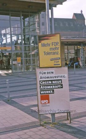 Bahnhofsvorplatz: Wahlplakat FDP und SPD