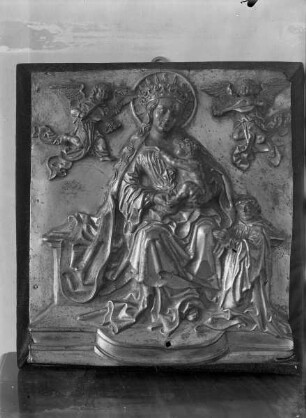 Sitzende Madonna mit Kind