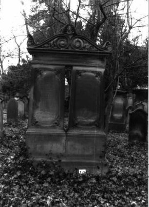 Grabstein A I/12/18 und A I/12/19: Grabstein A I/12/18