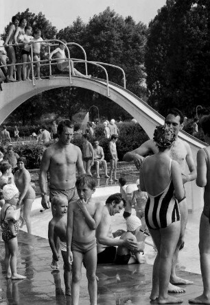 Badebetrieb im Freibad Rüppurr