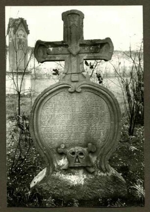 Friedhof. Grabkreuz der Johanna Elisabetha Wichartin, +1800