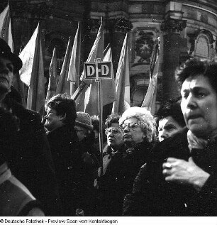 Kundgebung Georgi-Dimitroff-Platz (Schloßplatz) mit Modrow u.s.w.