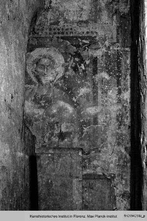 Freskenzyklus mit Heiligen : Fresken in einer umgebauten Kapelle
