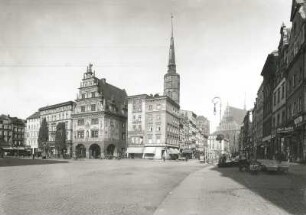 Neiße, Ring : Neiße (Nysa/Polen). Ring. Blick nach Norden zum Kämmereigebäude, Rathaus-, Glockenturm und Pfarrkirche St. Jakobi