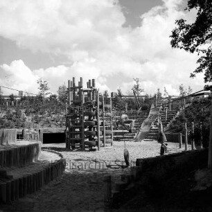 Abenteuerspielplatz der Siedlung Im Hölk ("Ehmkenberg II"): Kinder spielen