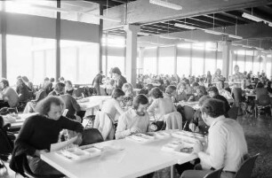 Freiburg; Littenweiler: Pädagogische Hochschule; Mensa, Tische