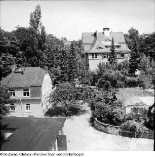 Villa mit Garten (Ardenne?)