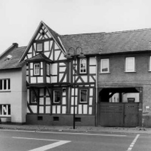 Emmeliushof (Fachwerkbau); Aßlar, Hauptstraße (AS) 27, Hauptstraße (AS) 29