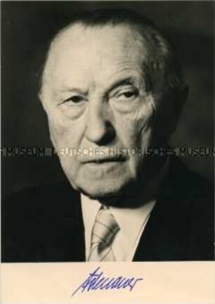 Konrad Adenauer, mit gedruckter Unterschrift