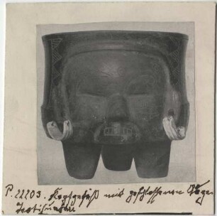 Tripodisch, anthropomorphes Tongefäß