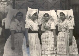 Fest- und Tanztracht aus Straupitz : Kleidung - niedersorbische Tracht. Ort: Tšupc / Straupitz. Fest- bzw. Tanztracht