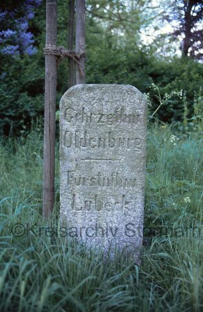 Grenzstein zwischen Großherzogtum Oldenburg und Fürstentum Lübeck: am Herrenhaus