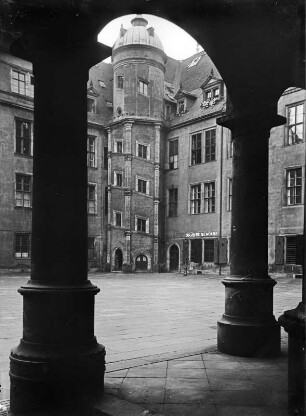 Dresden, Residenzschloss. Großer Schloßhof. Südwestlicher Treppenturm