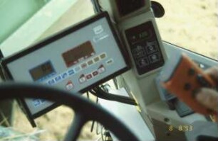 Fotografie: Precision Farming, Ertragsmessung, Mähdrescher selbstfahrend, Datenerfassung, Getreide, Ertragskartierung, Terminal
