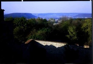 Habsburg: Ausblicke durch Fenster vom Turm der Habsburg, gegen Brugg und Ruinendach