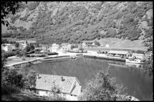 Flåm: Aurlandfjord, Flåmsbahn, Bahnhof im Fjord