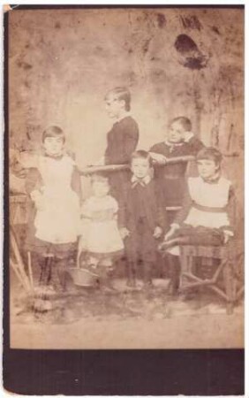 Foto Kindergruppe im Fotoatelier
