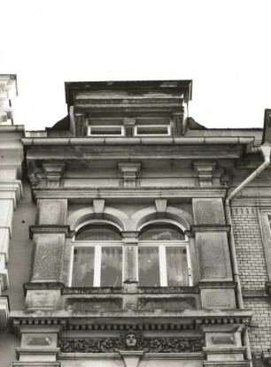 Dresden-Neustadt, Martin-Luther-Straße 6. Wohnhaus (um 1890). Fenster (3. Obergeschoß)