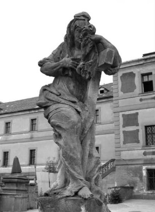 Skulptur, allegorische Darstellung: "Die Glückseligkeit weinend" (Original). Skulptur aus der Reihe "Die zwölf Tugenden".