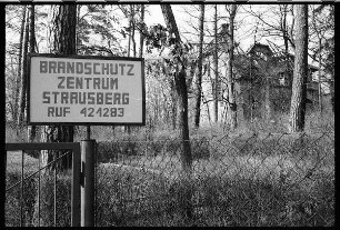 Schild "Brandschutzzentrum Strausberg"