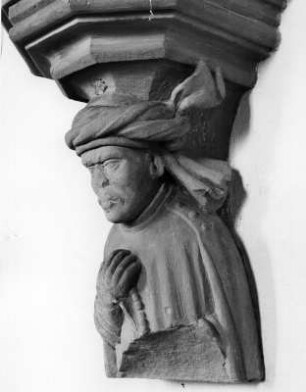 Büste eines Mannes mit Turban : Büste eines Mannes mit Turban. Stein (um 1470). Miltenberg, Friedhofskapelle Sankt Laurentius
