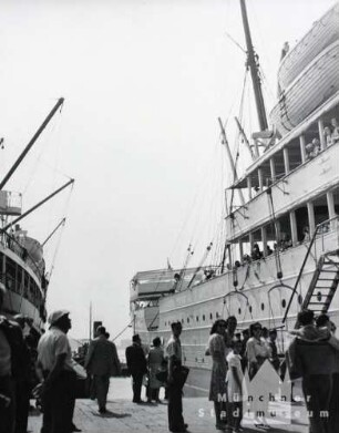 Genua. Hafen. Die "Brasil" am Kai