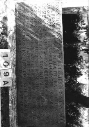 Grabstein 109 (Index: 100112370) Besonderheit: kulturhistorisch wertvoll / hist.-wiss. Gründe (Gedenkstein): Grabstein 109A