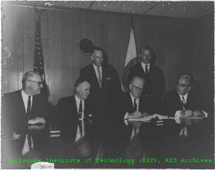 Unterzeichnung des Southwest Experimental Fast Oxide Reactor (SEFOR)-Vertrages