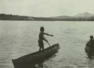 Einheimische beim Fischfang : Ostafrika. Einheimische mit Booten beim Fischfang, vor 1945