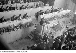 Versammlung des II. Parlament der FDJ im Hamburger Hof in Meißen : Pfingsten 1947