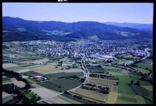 Gundelfingen: Gesamtbild [Luftbild] von Westen, mit Schwarzwald