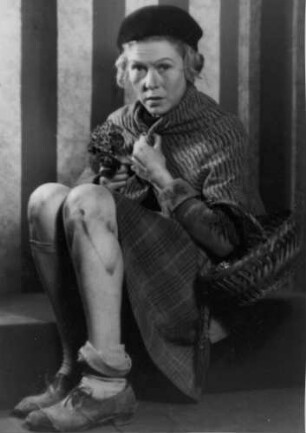 Hamburg. Thalia Theater. Die Schauspielerin Fita Benkhoff (1901-1967) in der Rolle der Eliza in einer Aufführung des Schauspiels "Pygmalion" von George Bernhard Shaw