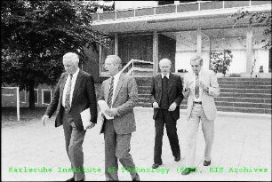 Besuch von Dr. Oskar Saier (Erzbischof des Erzbistums Freiburg) am Kernforschungszentrum Karlsruhe (KfK)