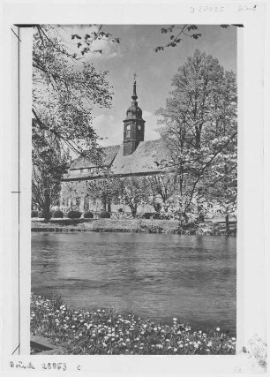 Seußlitz. Parkansicht mit Kirche