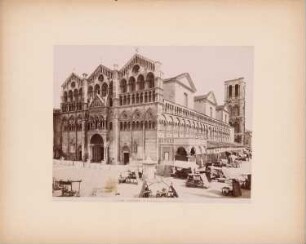 Dom Dom San Giorgio, Ferrara: Ansicht vom Markt