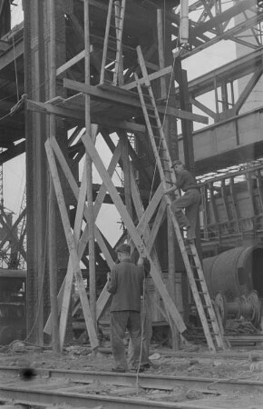 Reportage: VEB Stahl- und Walzwerk Brandenburg : Arbeiter
