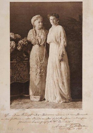 Bildnis von Auguste Victoria (1858-1921), Deutsche Kaiserin und Cecilie (1886-1954), Kronprinzessin von Deutschland