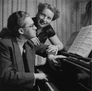 Porträt der Kammersängerin Ruth Lange und des Kapellmeisters Willy Hübner