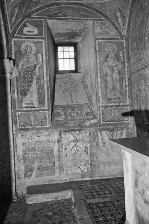 Freskendekoration mit Figuren und Szenen des AT, der Apokalypse, Evangelisten und Heiligen — Heilige Olivia (?) und die Heilige Secondina