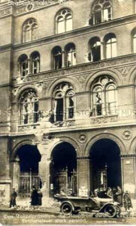 Beschädigte Fassade des Berliner Polizeipräsidiums