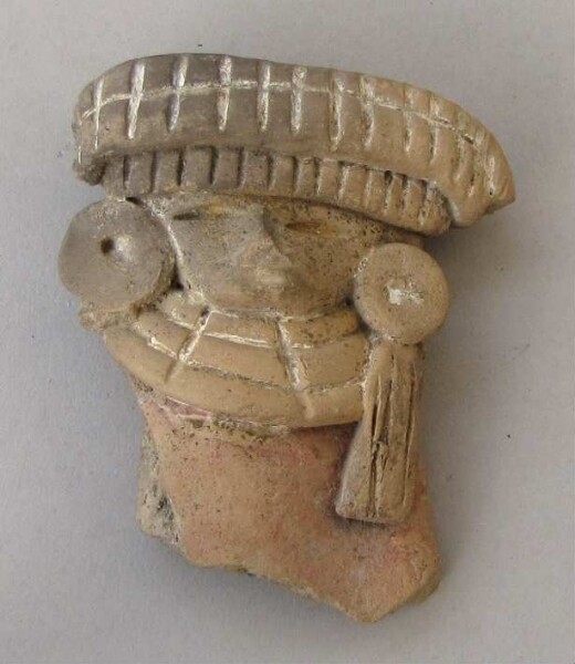 Clay figure (fragment)