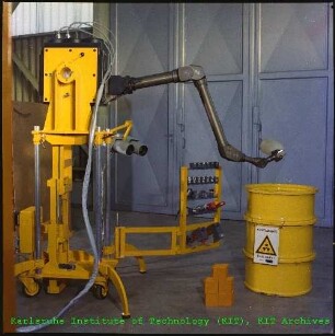 Elektrischer Master-Slave-Manipulator (EMSM I) der Abteilung Reaktorbetrieb und Technik (RBT)